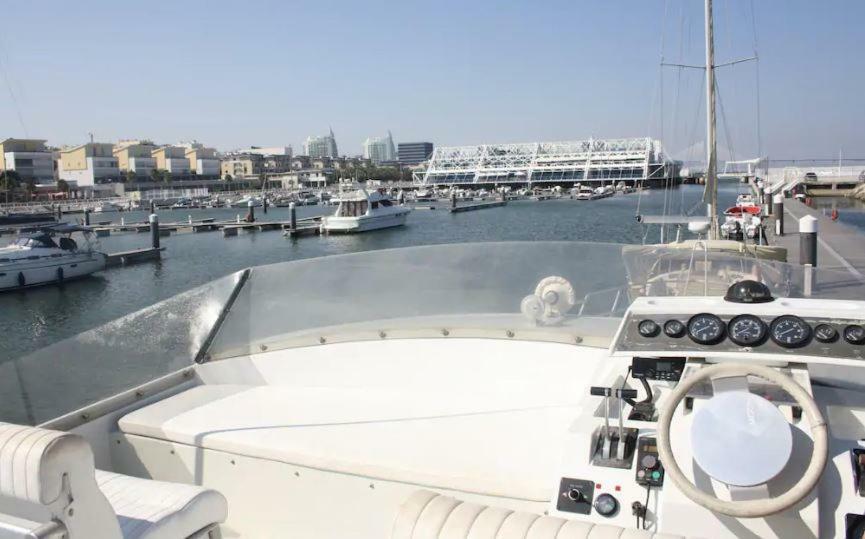 Beautiful And Magnific Yacht Hotel Lisboa Exterior foto
