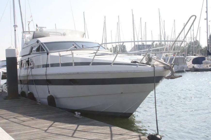 Beautiful And Magnific Yacht Hotel Lisboa Exterior foto